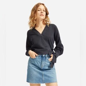 Everlane The Washable Silk Wrap Top in Black Size 10